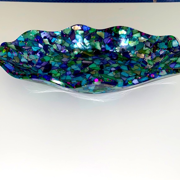 Oval Tray w/ Vibrant Sea Shell Pieces - Picture 2 of 6